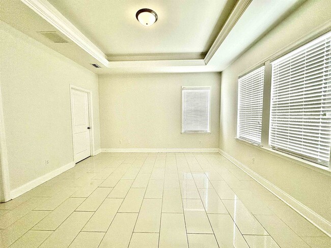 Building Photo - 5021 Caracara Dr