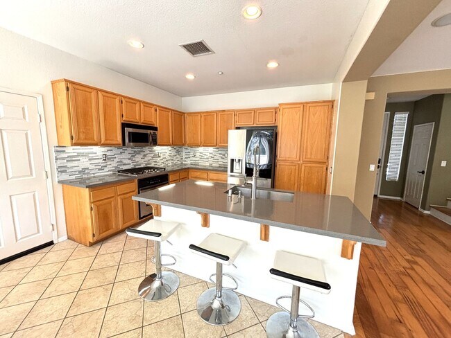 Foto del edificio - Executive Style Vista Home at an Affordabl...