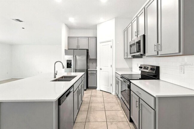 Foto del edificio - 1950 Birnham Wood Bnd