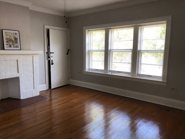 Foto del edificio - 11843 Lake Ave