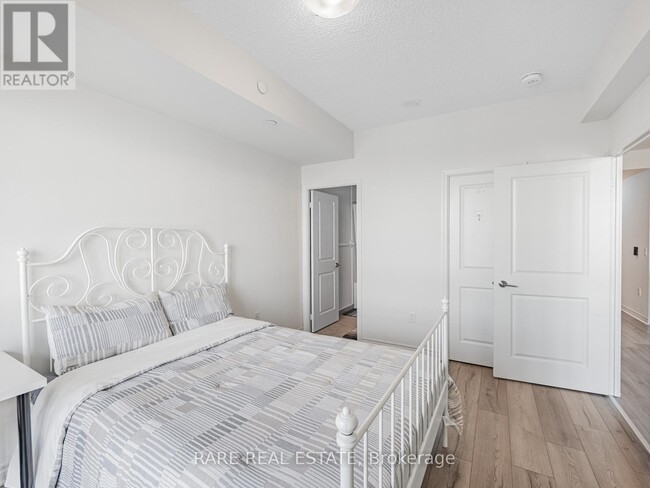 Photo du bâtiment - 349-349 Rathburn Rd W