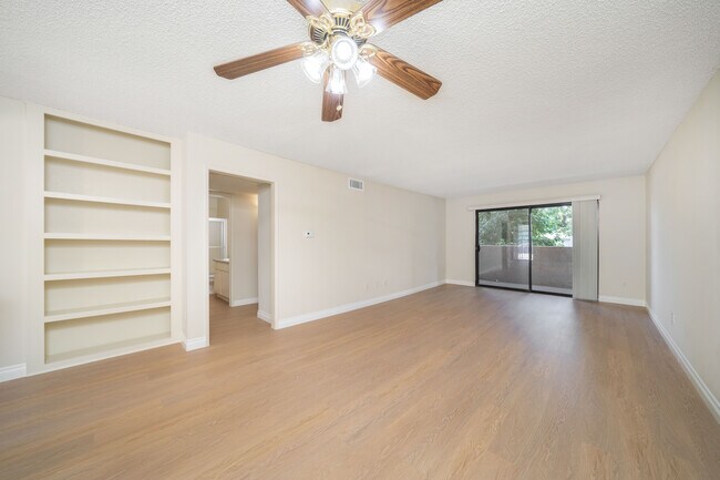 Foto del edificio - 12244 Riverside Dr