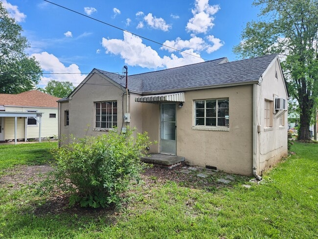 Building Photo - 1825 Kenwood Rd