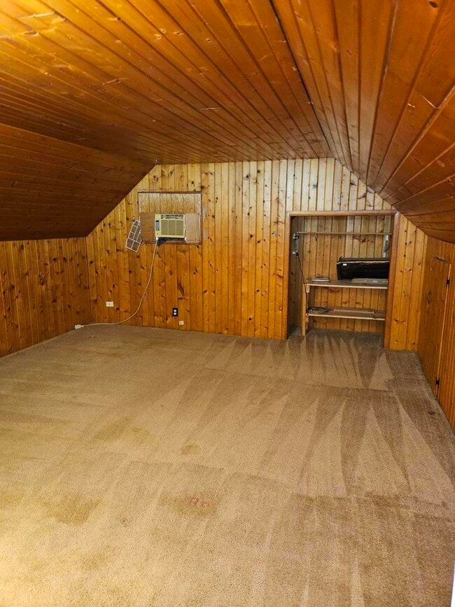 Building Photo - 317 Country Club Dr