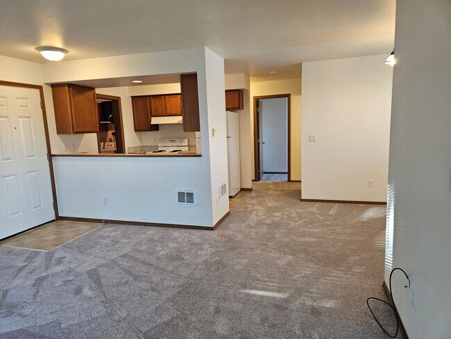 Building Photo - 3213 Oaks Avenue