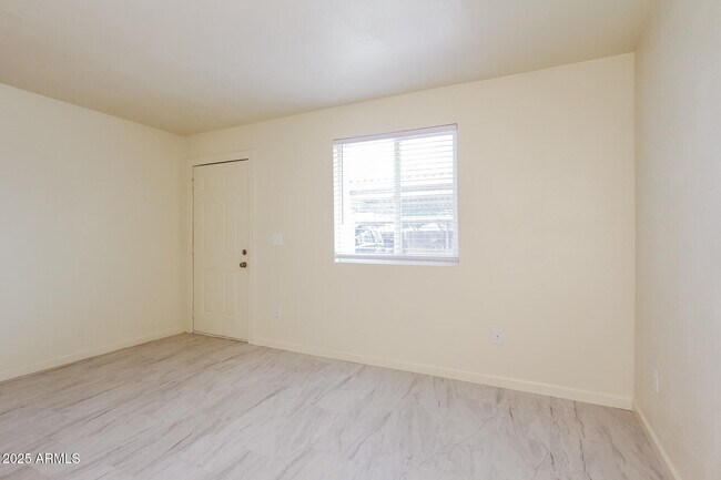 Foto del edificio - 2615 E Greenway Rd