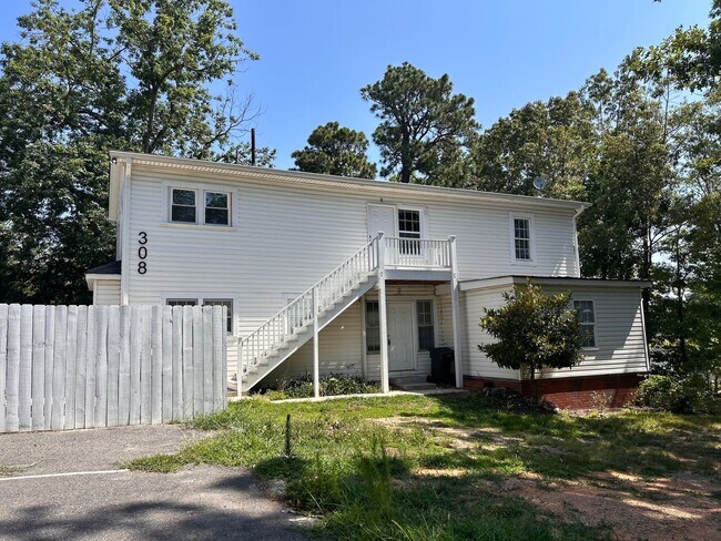 Building Photo - 308 W Kivett St