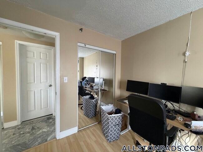 Foto del edificio - 15 N Beacon St