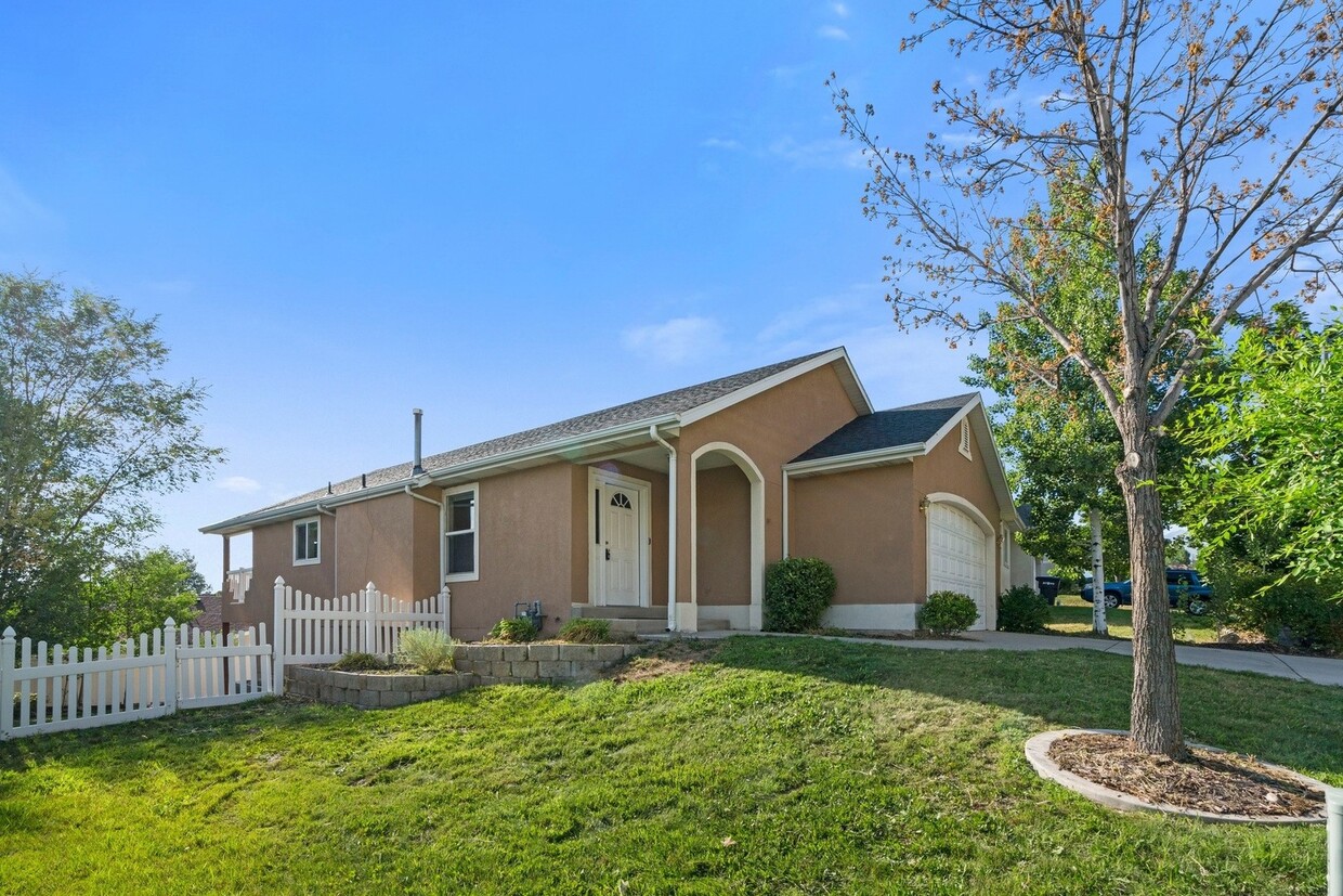 Primary Photo - Beautiful Slate Canyon Home