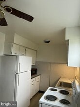 Building Photo - 219 W 6th St