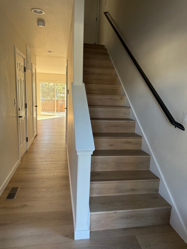 Building Photo - 1033 Northeast Kayak Loop