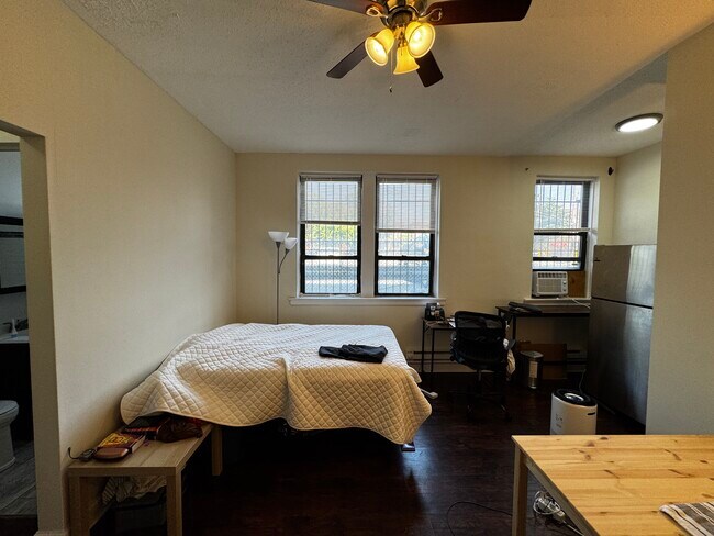 Foto del edificio - 3338 N Marshfield Ave