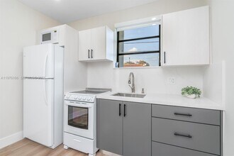 Building Photo - 8421 SW 27th Terrace