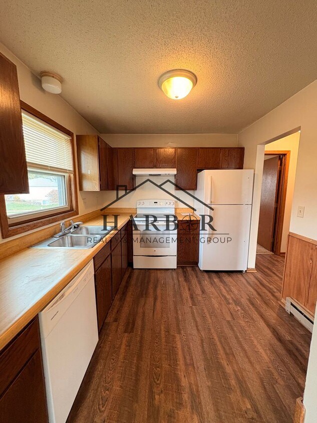 Foto principal - 2426 30th Ave NW