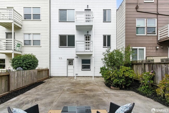 Building Photo - 1206 Funston Ave