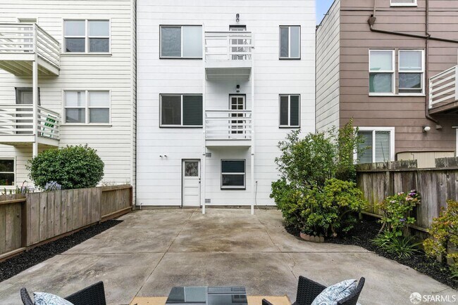 Foto del edificio - 1206 Funston Ave