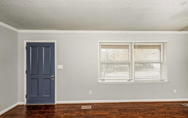 Foto del edificio - 2468 Watson Rd