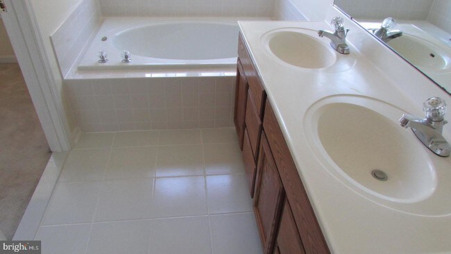 Foto del edificio - 14354 Stonewater Ct