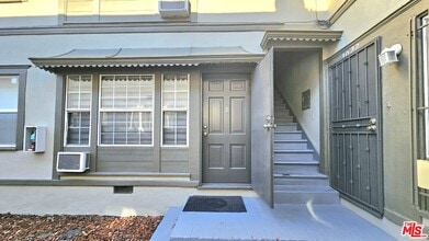 Building Photo - 1022 S Norton Ave