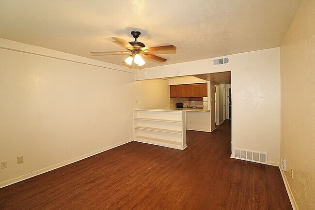 Building Photo - $250.00 OFF 2ND MONTH'S RENT IF LEASE SIGN...