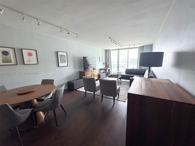 Foto del edificio - 19380 Collins Ave