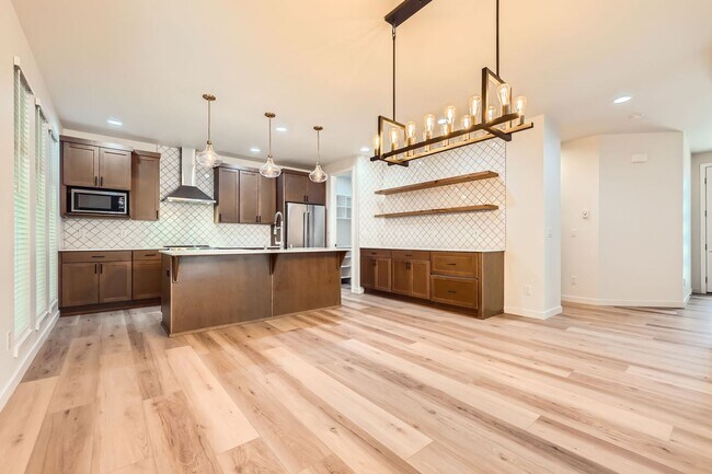 Building Photo - Newly Remodeled 3Bed/3Bath Home in the Hea...