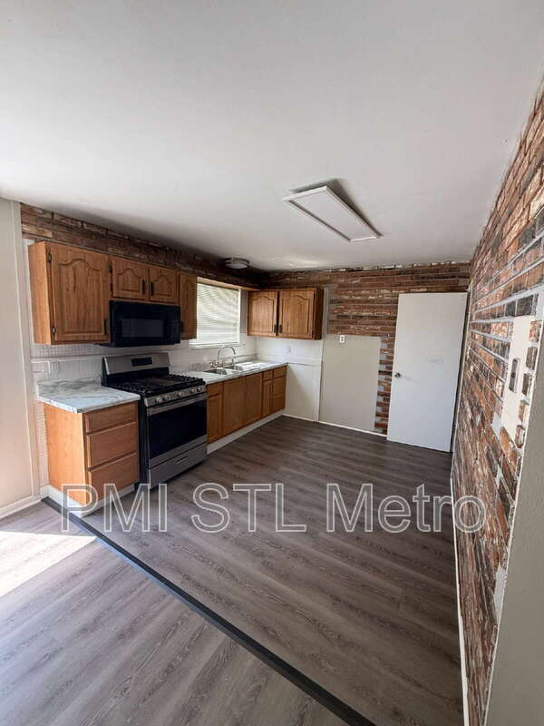 Building Photo - 10557 Castle Dr
