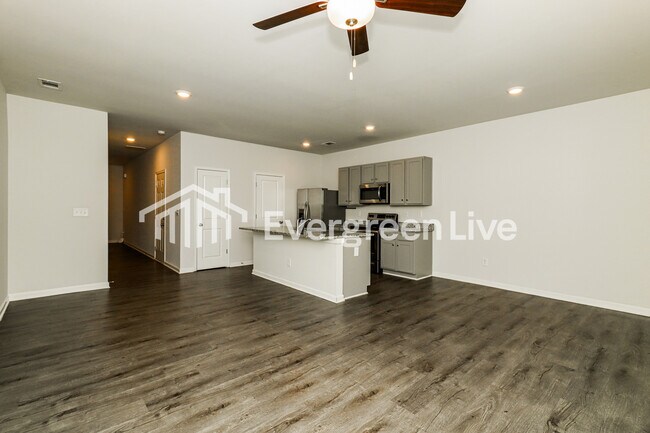 Building Photo - 104 Vlg Grn Dr NW