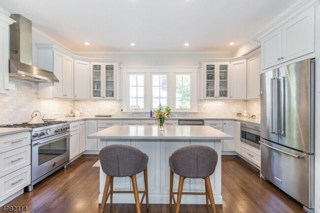 Building Photo - 41 Plymouth St