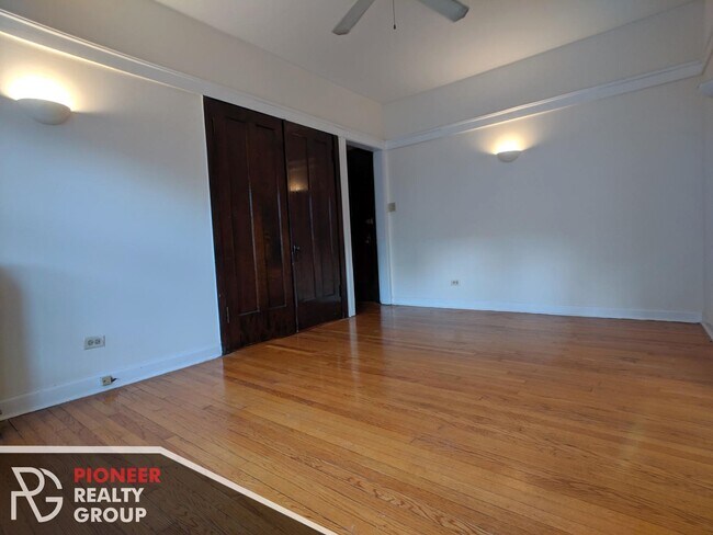 Foto del edificio - 822 W Waveland Ave