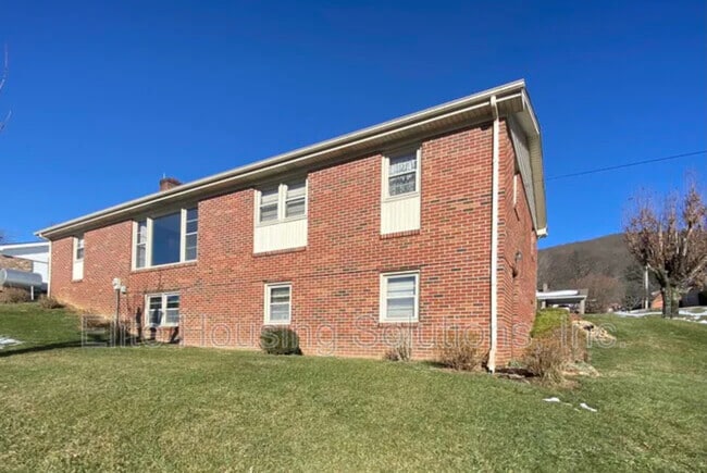 Foto del edificio - 410 Colonial Dr