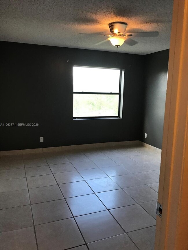 Foto del edificio - 9999 Summerbreeze Dr