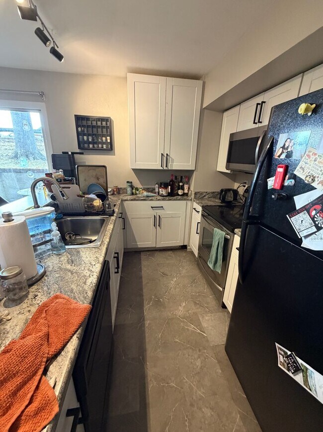 Foto del edificio - Modern Claytor Square Condo | Prime Blacksburg Location