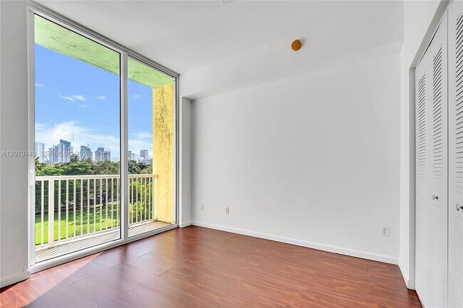 Foto del edificio - 1350 NW 8th Ct