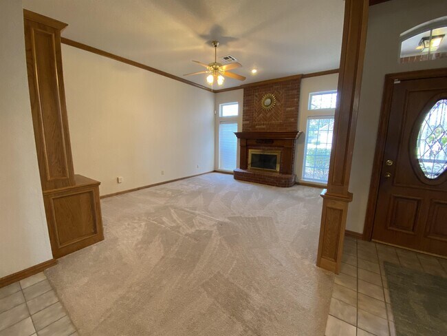 Building Photo - 1713 Pembroke Dr