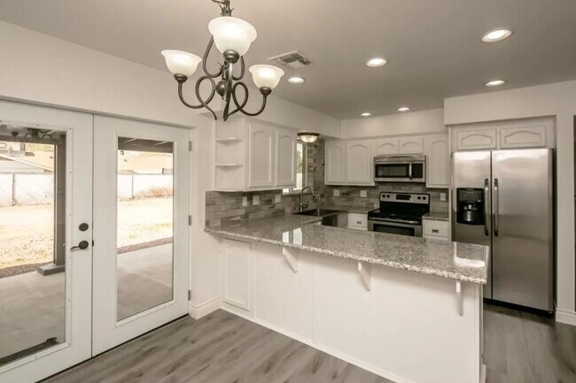 Foto del edificio - Remodeled 4-Bedroom Home in the Heart of K...