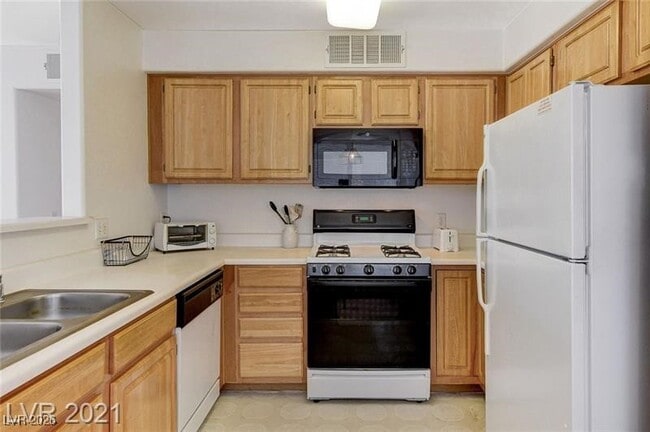 Building Photo - 5710 E Tropicana Ave