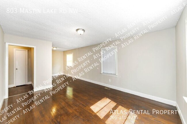 Foto del edificio - 803 Mastin Lk Rd NW