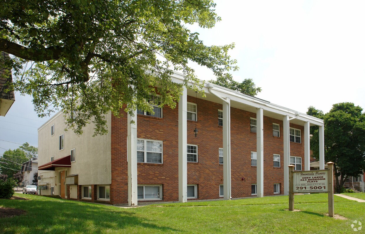 Building Photo - 1662-1666 Summit St
