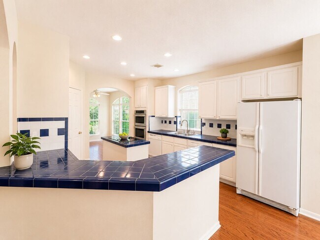 Building Photo - 223 Wild Oak Run