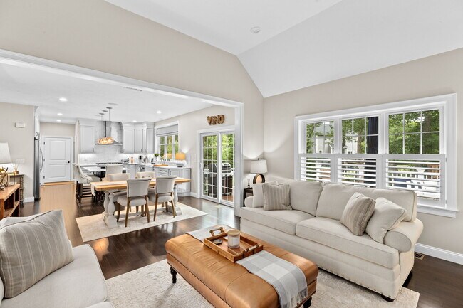 Building Photo - 6 Creelman Dr