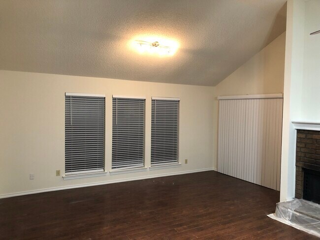 Foto del edificio - 10629 Holly Grove Dr