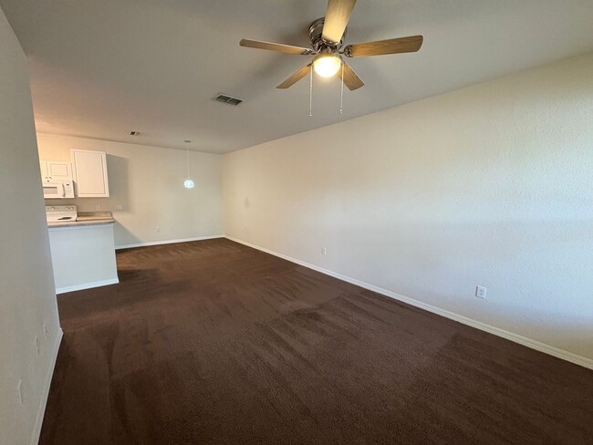 Building Photo - 1003