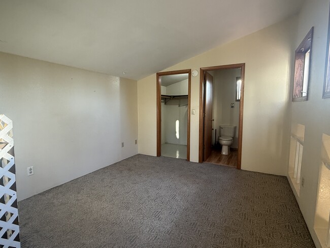 Building Photo - 41321 Ruth Way