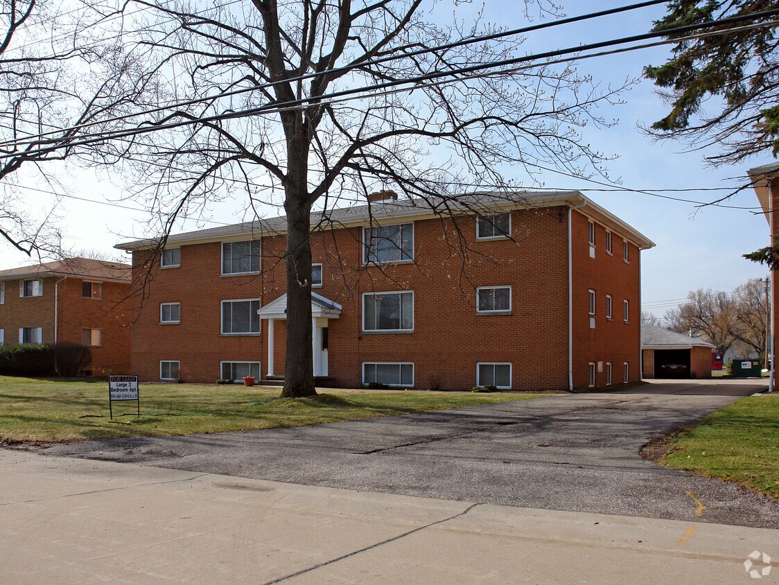 Building Photo - 2894 Chamberlain Rd