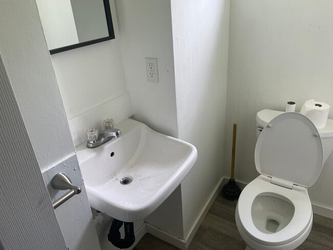 Building Photo - 329 Pritchard Av