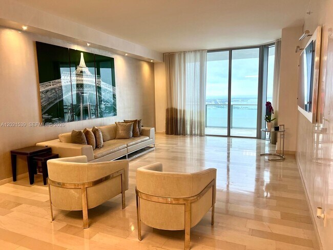 Building Photo - 1300 Brickell Bay Dr