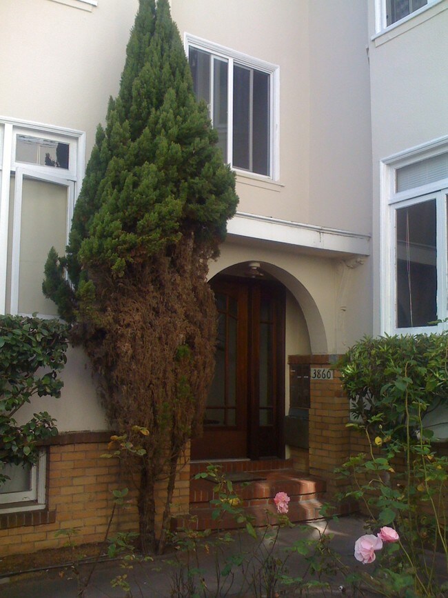 Building Photo - 3860 California St
