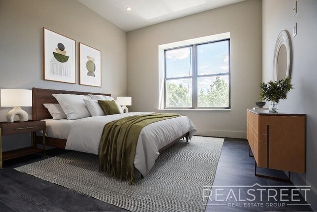Building Photo - Stunning Large 2 Bed in Crown Heights
