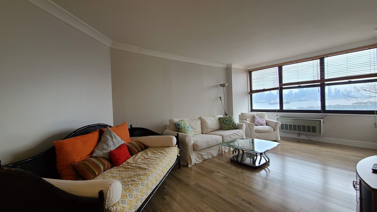 Foto principal - 7000 Boulevard E